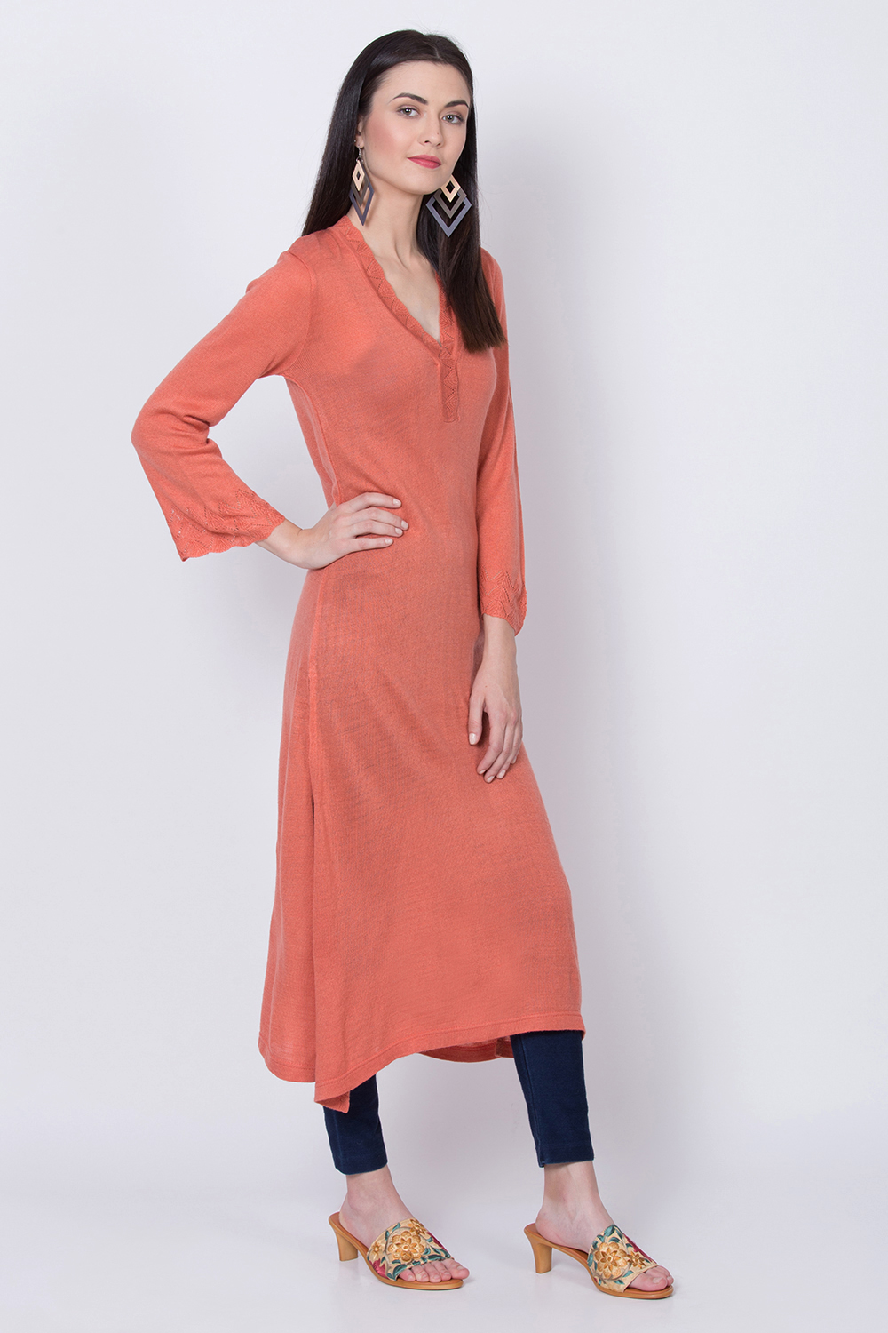 Peach Straight Woolen Solid Kurta image number 2