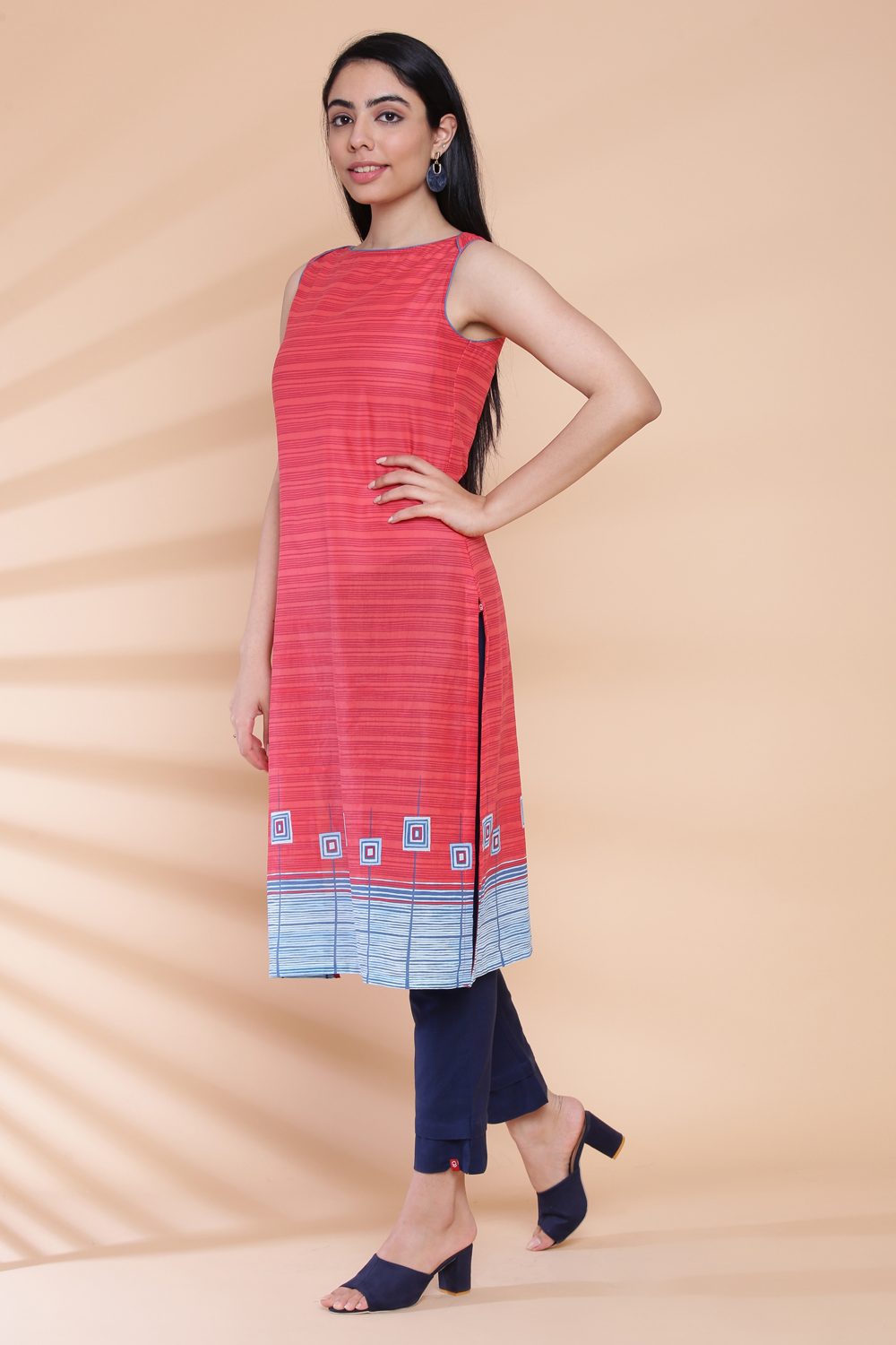 Red Cotton Sleeveless Printed Kurta image number 2